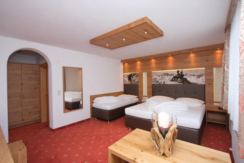 Hotel Garni Corinna Ischgl Room photo